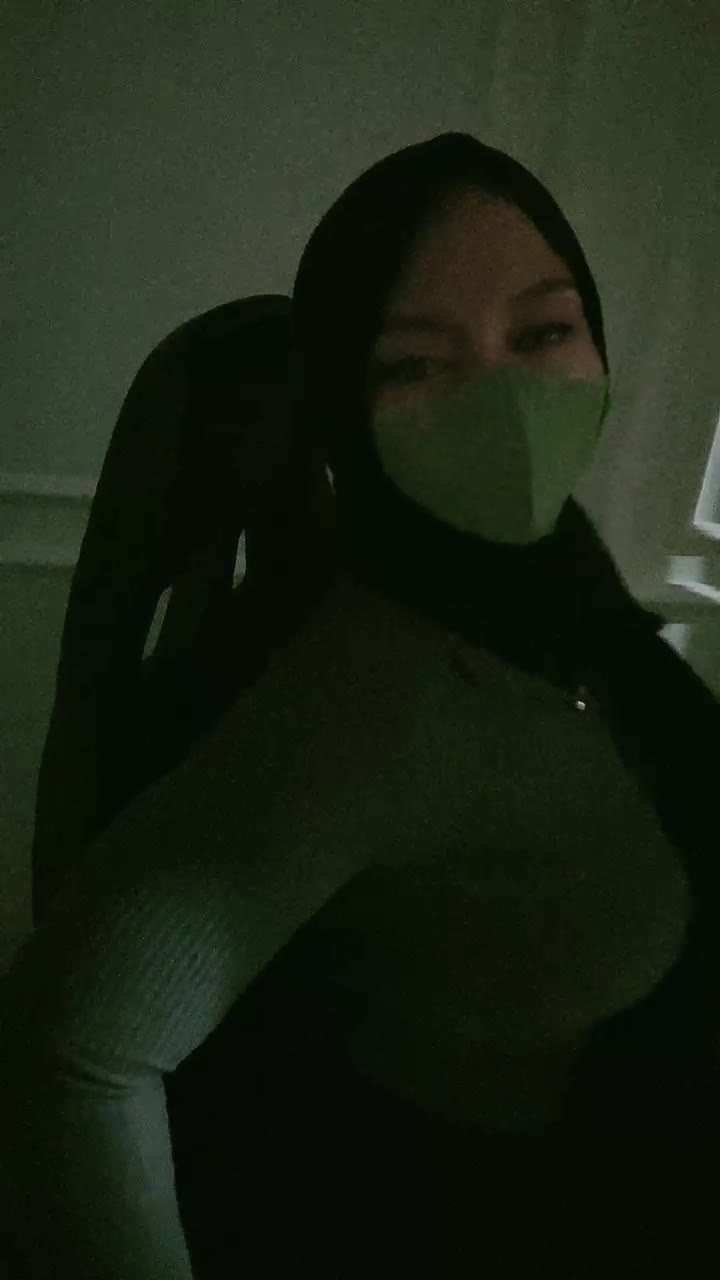 Lagi Binal Ukhty Mode Nakal Pamer Belahan Dada Mango