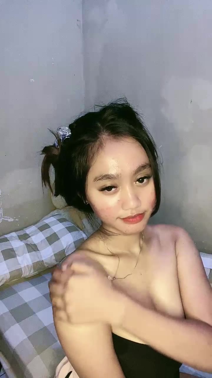 Belahan Dada Putri Tocil Lepas Bra Dong Beb ID 31602178 Mango